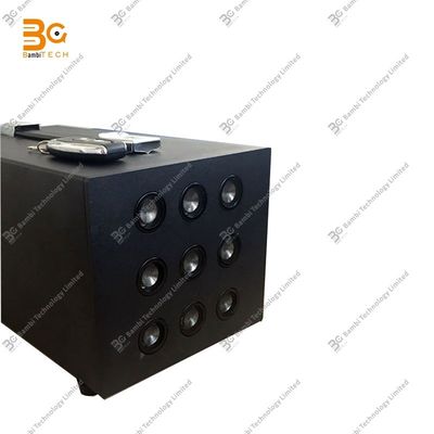 Génère des ondes ultrasonores élevées pour détecter les 9 bornes d'alimentation d'un appareil d'enregistrement vocal